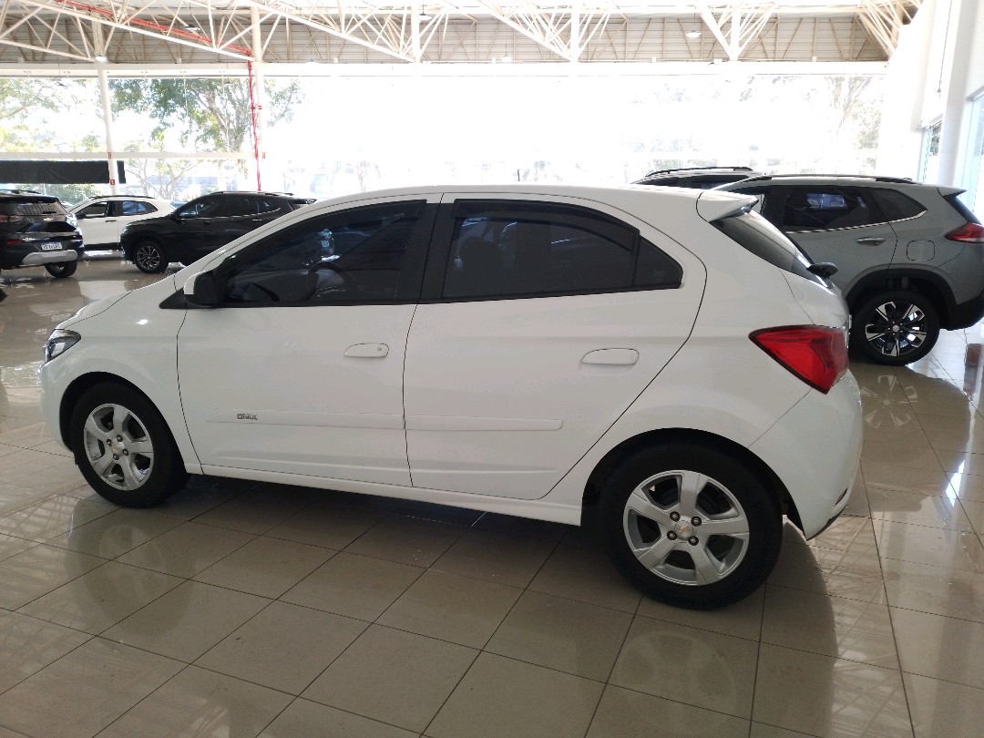 GM - Chevrolet-ONIX-1.4 MPFI LT 8V FLEX 4P MANUAL