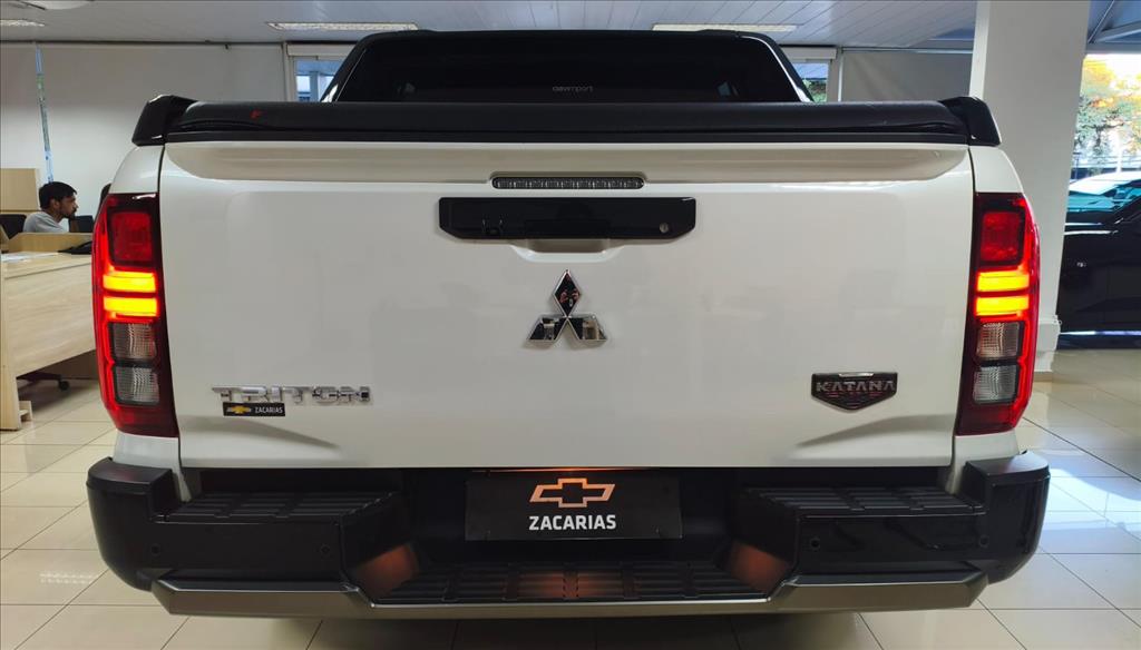 TRITON 2.4 BITURBO DIESEL CD KATANA 4X4 AUTOMÁTICO3