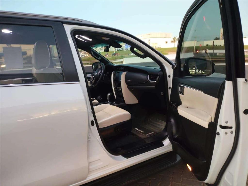 HILUX SW4 2.8 D-4D TURBO DIESEL DIAMOND 7L 4X4 AUTOMÁTICO5