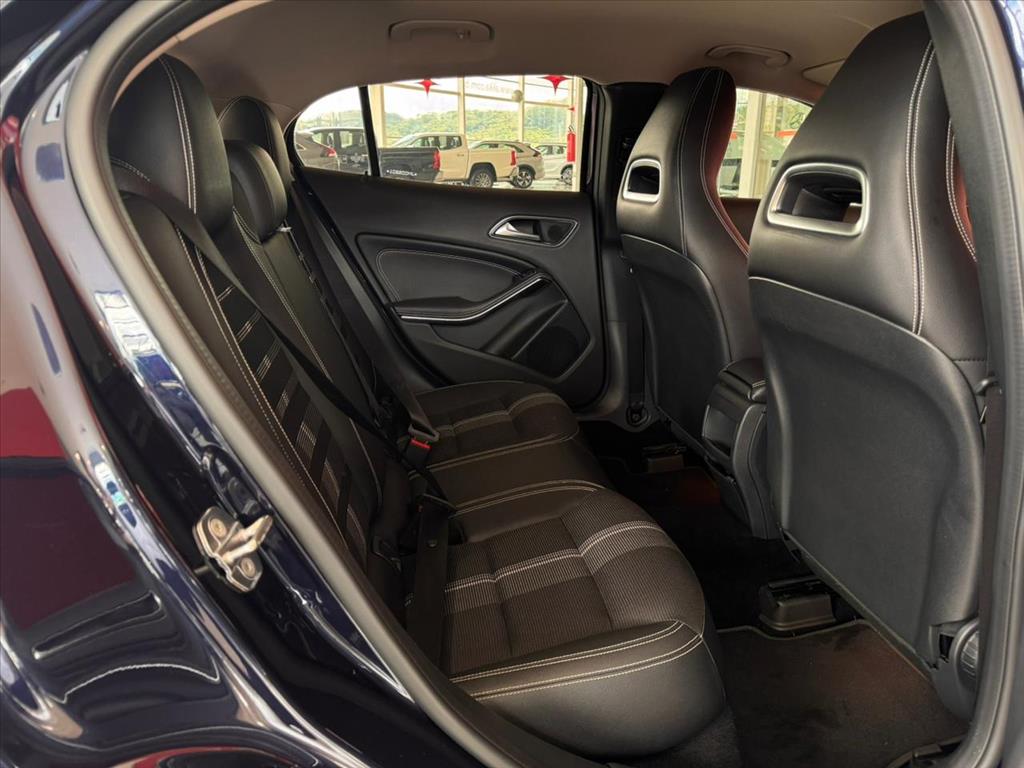 Mercedes-Benz-GLA 200-1.6 CGI FLEX ADVANCE 7G-DCT