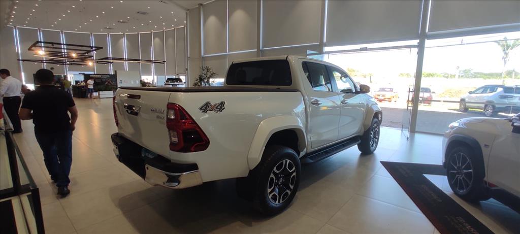 HILUX 2.8 D-4D TURBO DIESEL CD SRX 4X4 AUTOMÁTICO4