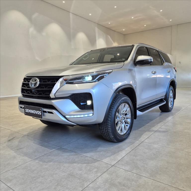 HILUX 2.8 D-4D TURBO DIESEL CD SRX 4X4 AUTOMÁTICO2