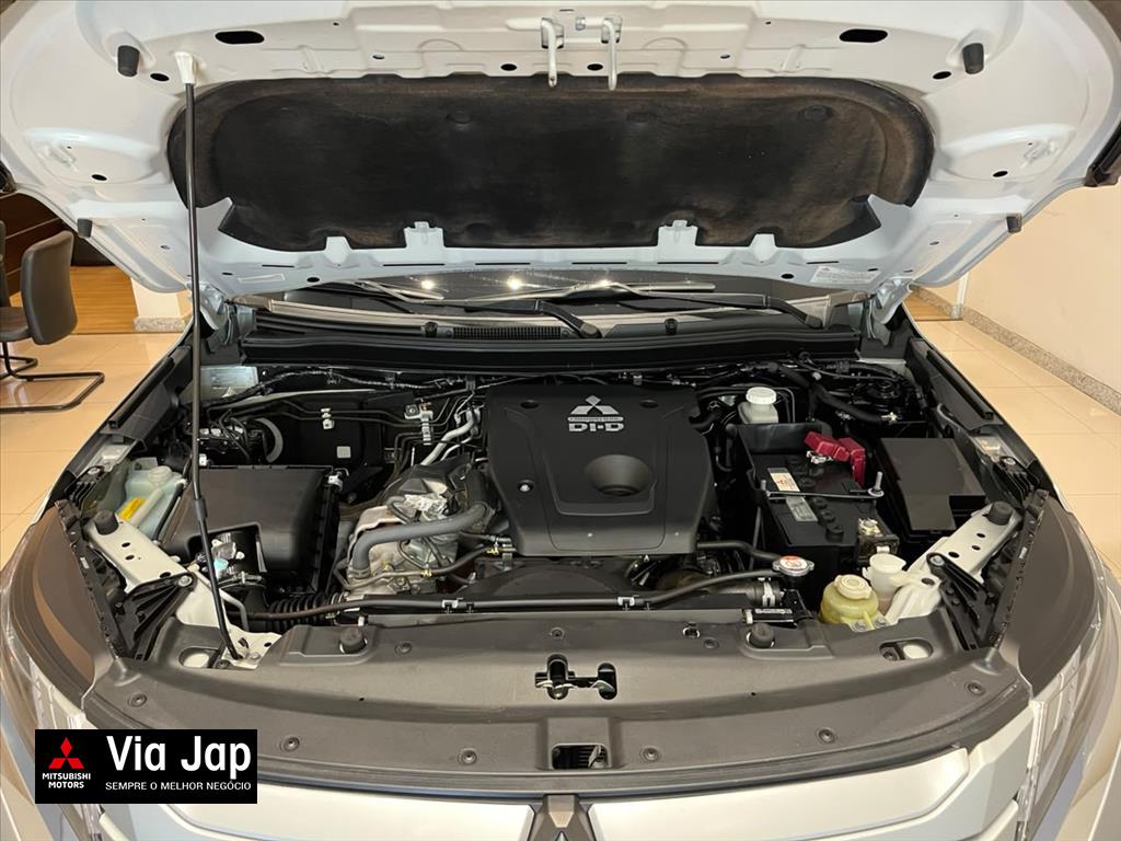 Mitsubishi-L200 TRITON-2.4 16V TURBO DIESEL SPORT HPE CD 4P 4X4 AUTOMÁTICO