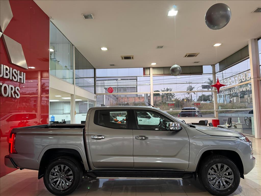 Mitsubishi-TRITON-2.4 BITURBO DIESEL CD HPE-S 4X4 AUTOMÁTICO