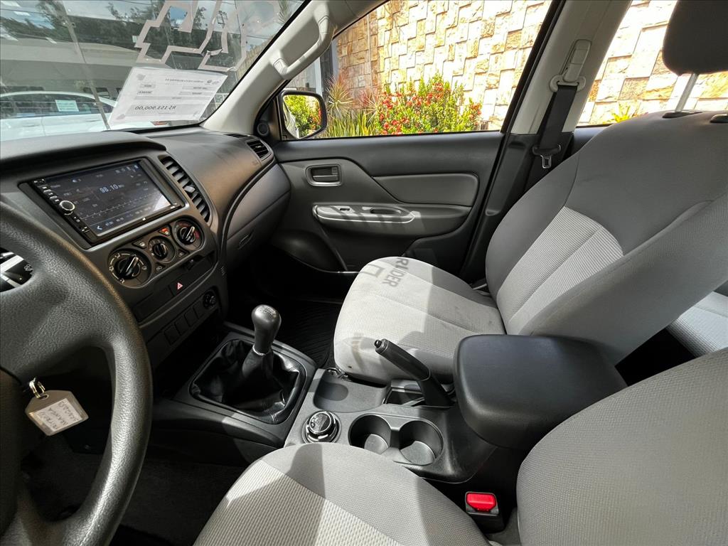 L200 TRITON 2.4 16V TURBO DIESEL GL CD 4X4 MANUAL3