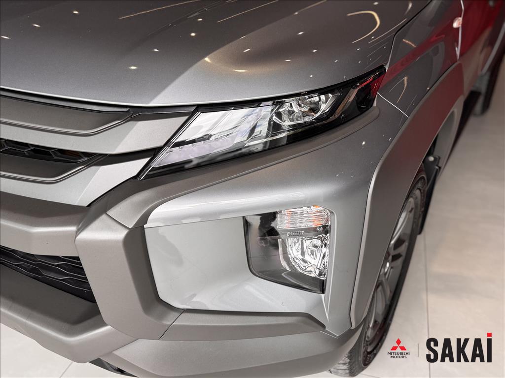 Mitsubishi-L200 TRITON-2.4 16V TURBO DIESEL SPORT OUTDOOR PLUS CD 4P 4X4 AUTOMÁTICO