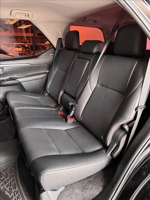 TOYOTA HILUX SW4 2.8 D-4D TURBO DIESEL SRX 7L 4X4 AUTOMÁTICO-9 - Paraná Veículos Campinas - Veículos novos e seminovos com qualidade e procedência - 0