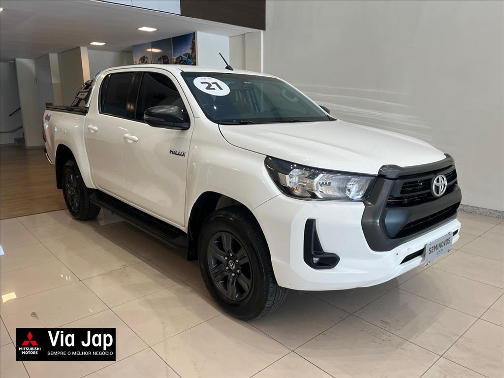 Toyota-HILUX-2.8 D-4D TURBO DIESEL CD SR 4X4 AUTOMÁTICO