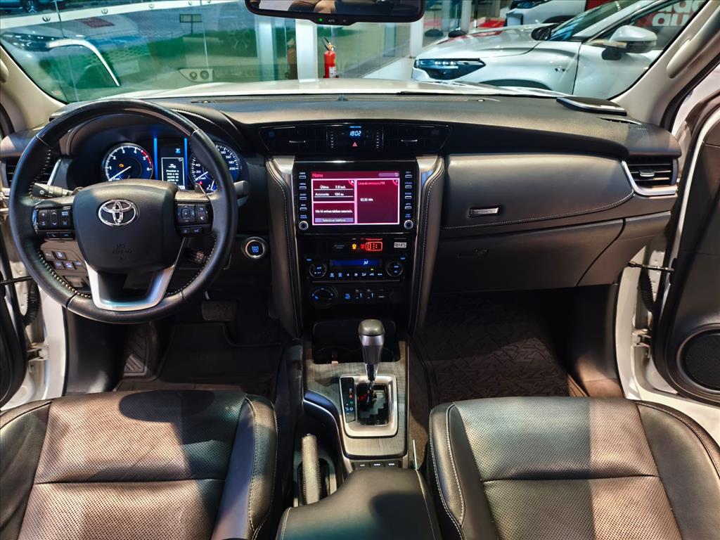 HILUX SW4 2.8 D-4D TURBO DIESEL SRX 7L 4X4 AUTOMÁTICO15