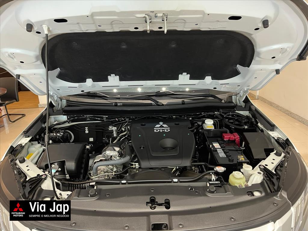 Mitsubishi-L200 TRITON-2.4 16V TURBO DIESEL SPORT HPE-S CD 4P 4X4 AUTOMÁTICO