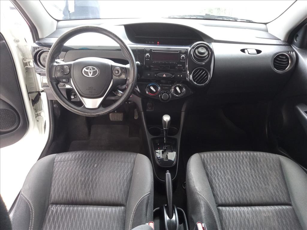 ETIOS 1.5 X PLUS SEDAN 16V FLEX 4P AUTOMÁTICO