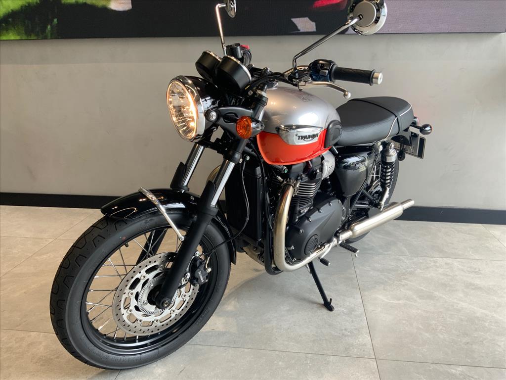 TRIUMPH-BONNEVILLE-T100 900