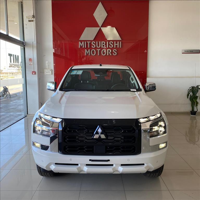 Mitsubishi-TRITON-2.4 BITURBO DIESEL CD HPE-S 4X4 AUTOMÁTICO