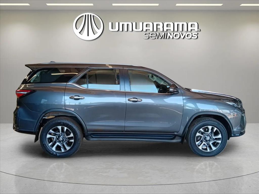 HILUX SW4 2.8 D-4D TURBO DIESEL SRX PLATINUM 7L 4X4 AUTOMÁTICO4