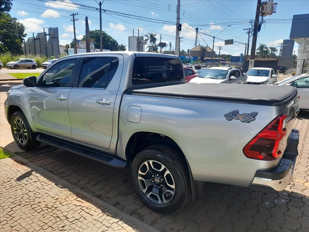 HILUX 2.8 D-4D TURBO DIESEL CD SRX 4X4 AUTOMÁTICO4