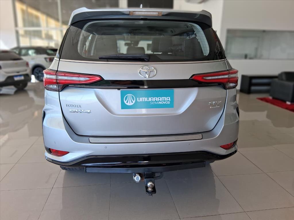 HILUX 2.8 D-4D TURBO DIESEL CD SRX 4X4 AUTOMÁTICO5