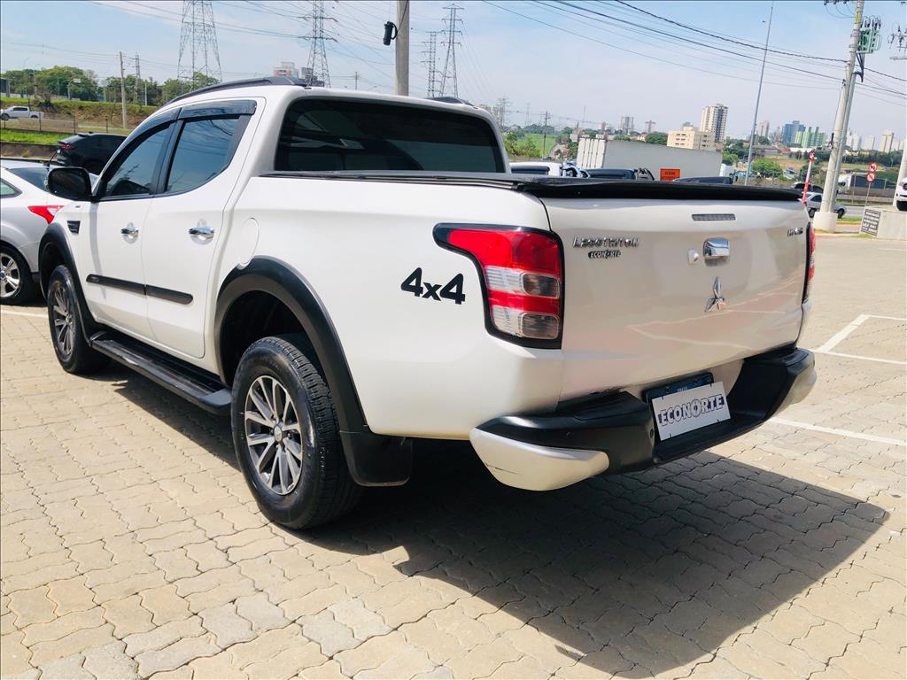 L200 TRITON 2.4 16V TURBO DIESEL SPORT HPE-S CD 4P 4X4 AUTOMÁTICO3