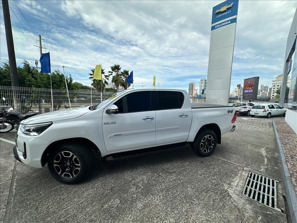 HILUX 2.8 D-4D TURBO DIESEL CD SRV 4X4 AUTOMÁTICO4