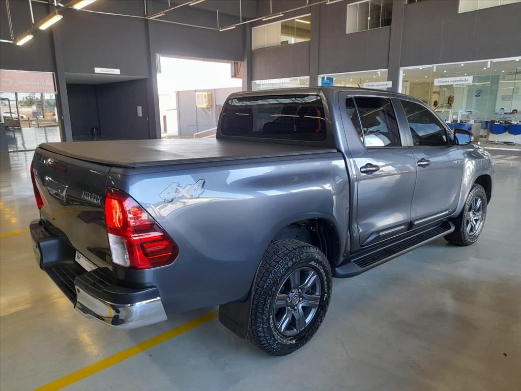 HILUX 2.8 D-4D TURBO DIESEL CD SR 4X4 AUTOMÁTICO3