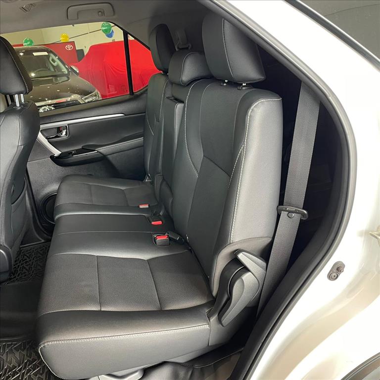 HILUX SW4 2.8 D-4D TURBO DIESEL SRX PLATINUM 7L 4X4 AUTOMÁTICO14