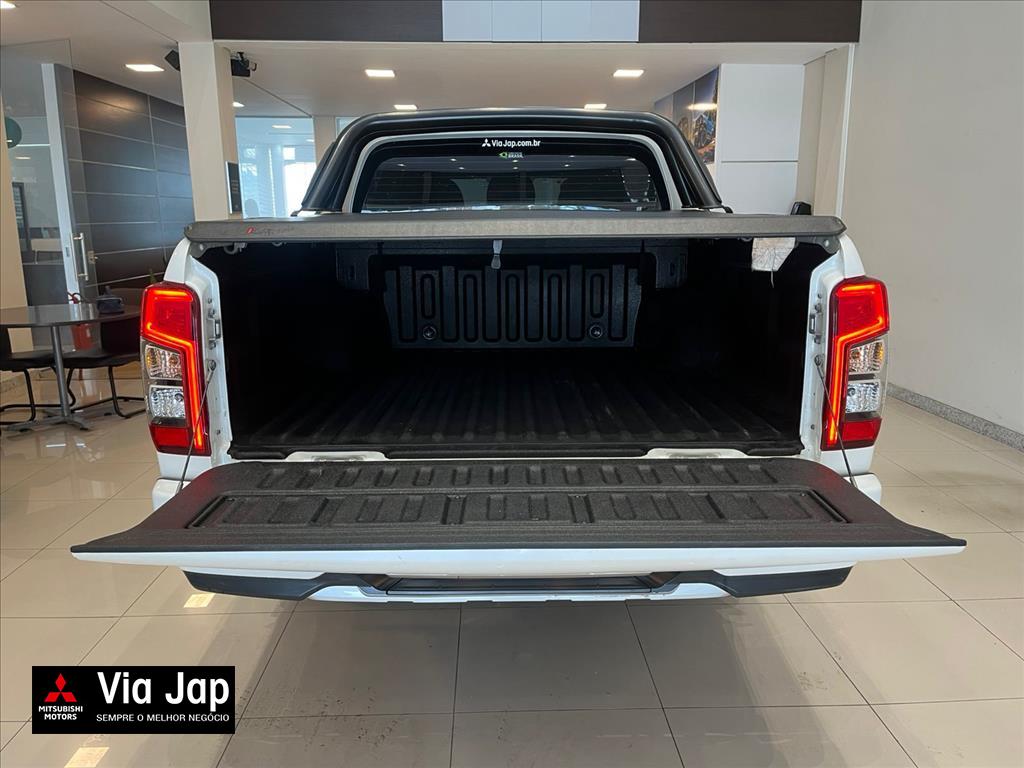 Mitsubishi-L200 TRITON-2.4 16V TURBO DIESEL SPORT HPE CD 4P 4X4 AUTOMÁTICO