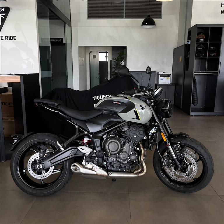 TRIUMPH-TRIDENT-660