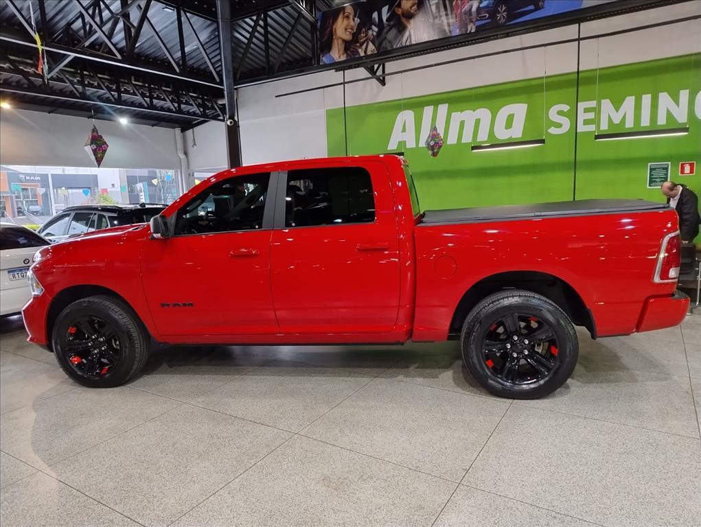 CLASSIC 5.7 V8 GASOLINA LARAMIE NIGHT EDITION CD 4X4 AUTOMÁTICO1