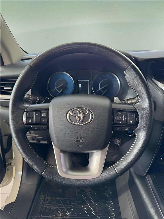 HILUX SW4 2.8 D-4D TURBO DIESEL SRX 7L 4X4 AUTOMÁTICO10
