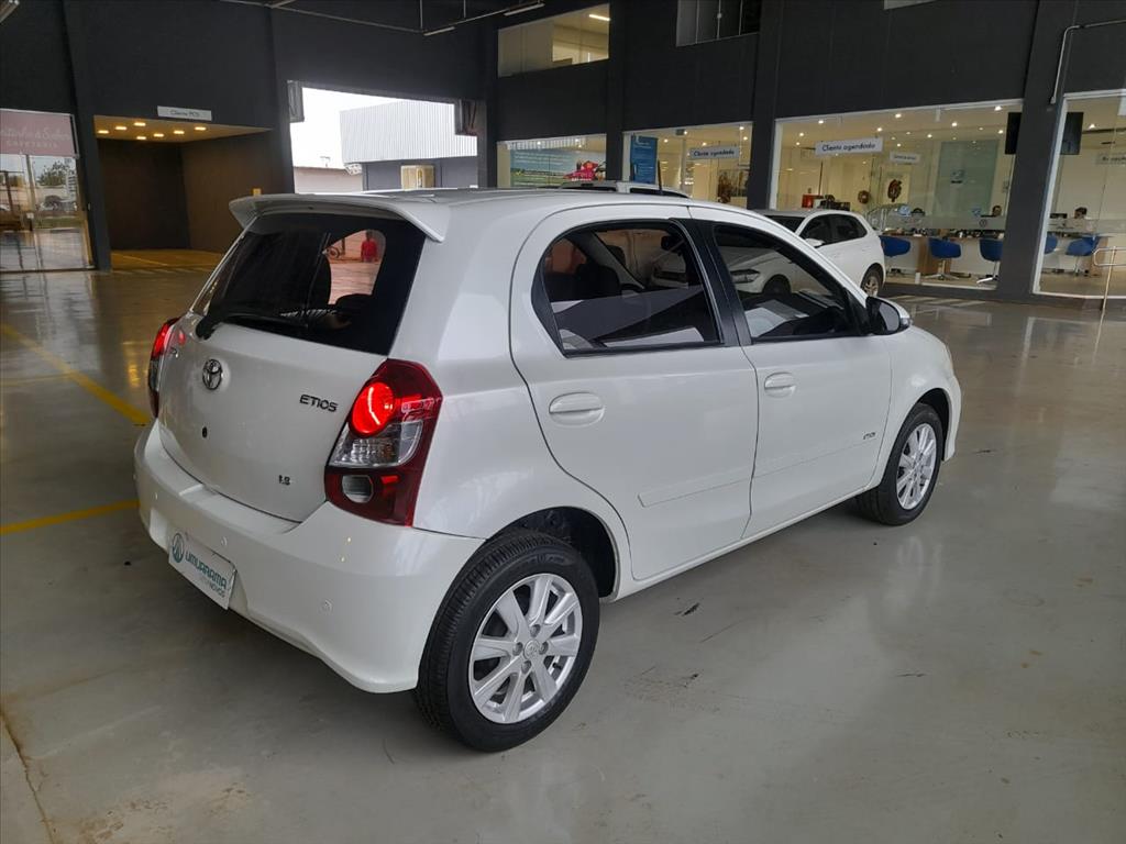 ETIOS 1.5 X PLUS 16V FLEX 4P AUTOMÁTICO3