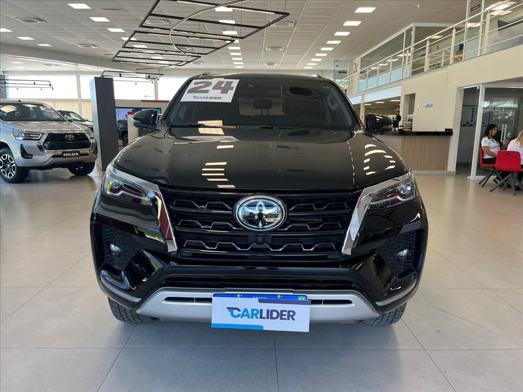 HILUX SW4 2.8 D-4D TURBO DIESEL SRX 7L 4X4 AUTOMÁTICO