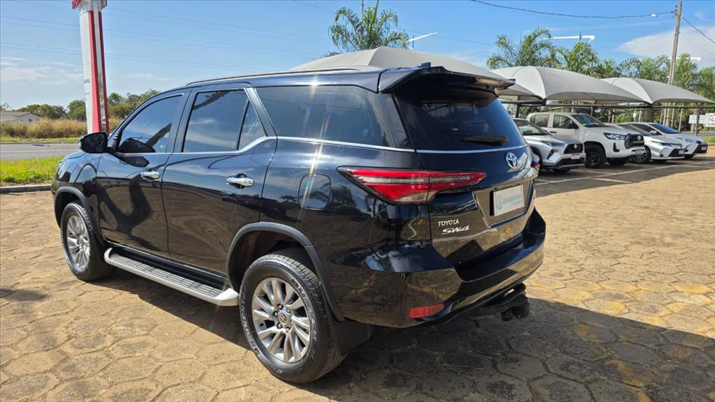 HILUX SW4 2.8 D-4D TURBO DIESEL SRX 7L 4X4 AUTOMÁTICO6