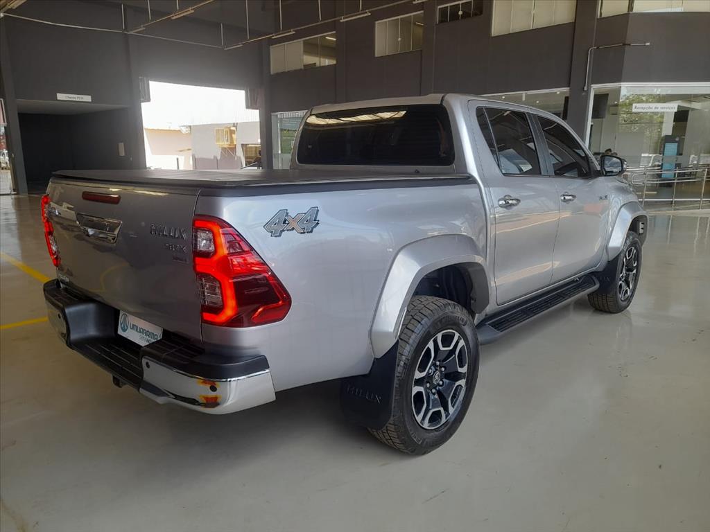 HILUX 2.8 D-4D TURBO DIESEL CD SRX 4X4 AUTOMÁTICO11