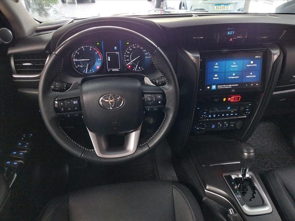 HILUX SW4 2.8 D-4D TURBO DIESEL SRX PLATINUM 7L 4X4 AUTOMÁTICO7