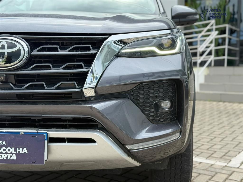 Toyota HILUX 2024