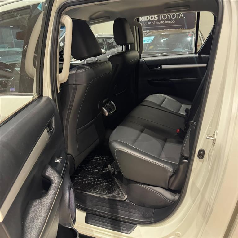 HILUX 2.8 D-4D TURBO DIESEL CD SRX 4X4 AUTOMÁTICO12