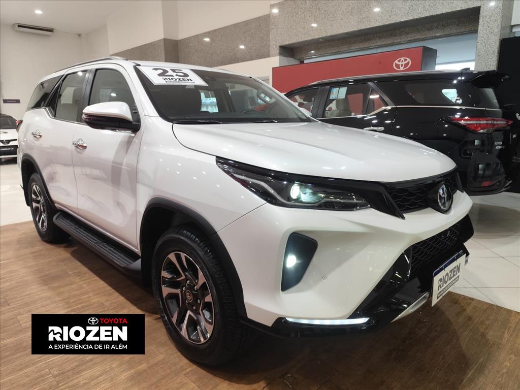 HILUX SW4 2.8 D-4D TURBO DIESEL SRX PLATINUM 7L 4X4 AUTOMÁTICO0