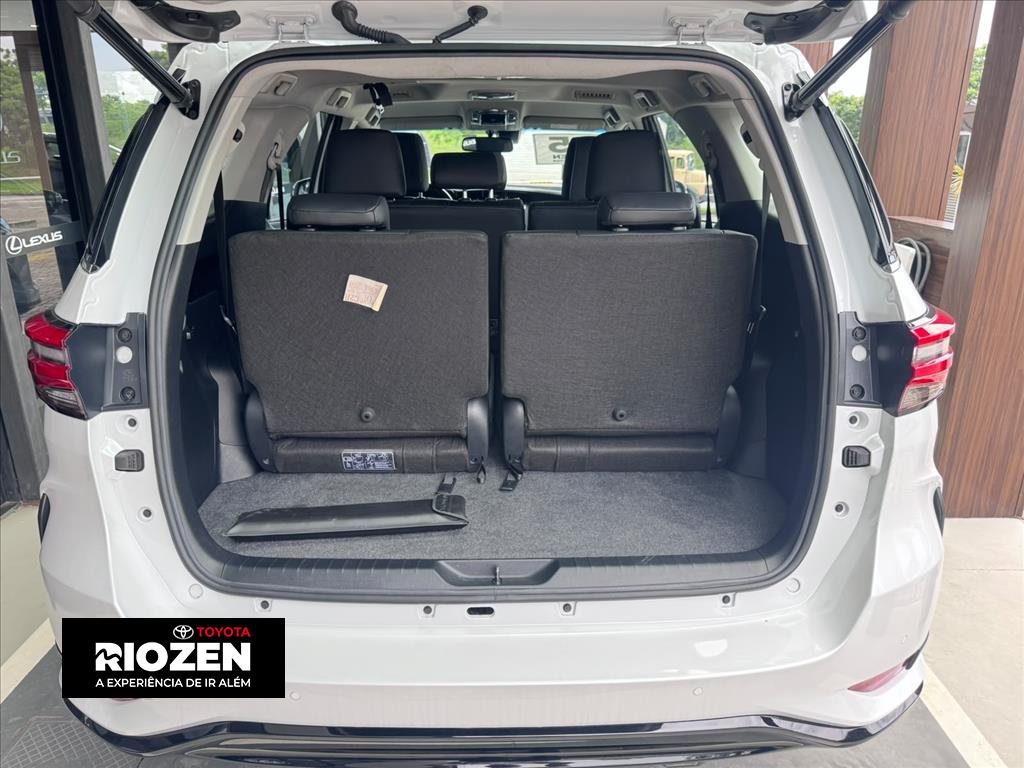HILUX SW4 2.8 D-4D TURBO DIESEL SRX PLATINUM 7L 4X4 AUTOMÁTICO4