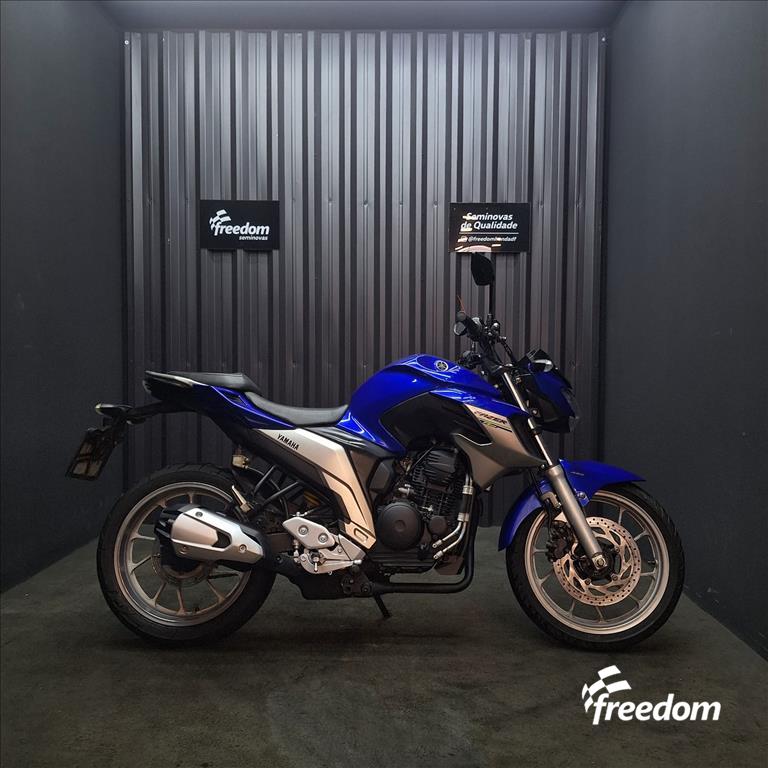 Moto YAMAHA do modelo FAZER FZ25 ABS 2021/2021