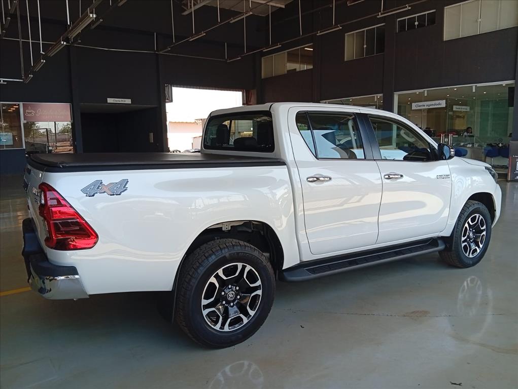 HILUX 2.8 D-4D TURBO DIESEL CD SRX 4X4 AUTOMÁTICO3
