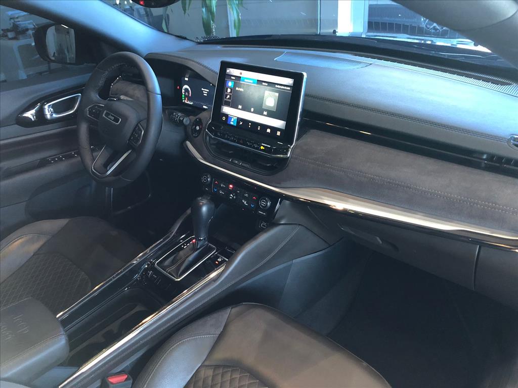 COMMANDER 1.3 T270 TURBO FLEX OVERLAND AT6