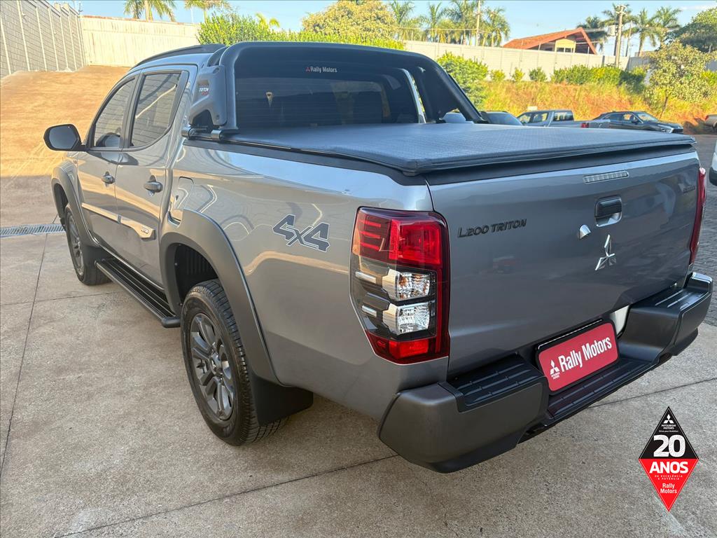Mitsubishi-L200 TRITON-2.4 16V TURBO DIESEL OUTDOOR GLS CD 4X4 AUTOMÁTICO