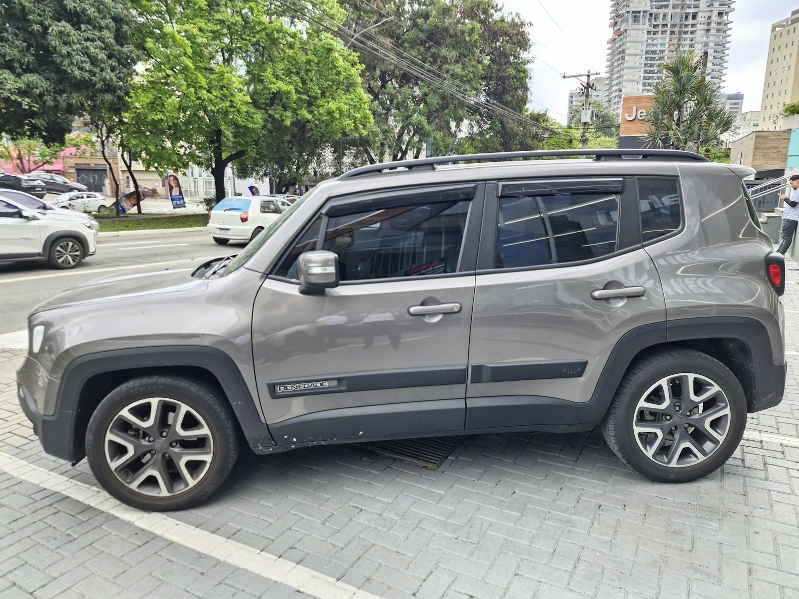 RENEGADE 1.8 16V FLEX LONGITUDE 4P AUTOMÁTICO7