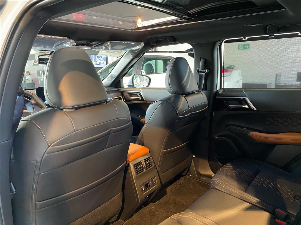 Mitsubishi-OUTLANDER-2.4 PHEV SIGNATURE S-AWC DHT