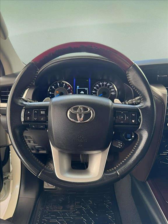 HILUX SW4 2.8 SRX 4X4 7 LUGARES 16V TURBO INTERCOOLER DIESEL 4P AUTOMÁTICO6