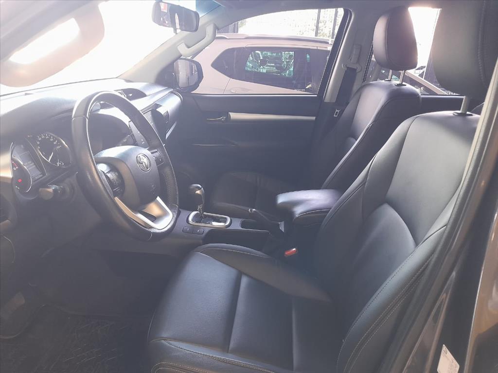 HILUX 2.8 D-4D TURBO DIESEL CD SR 4X4 AUTOMÁTICO10