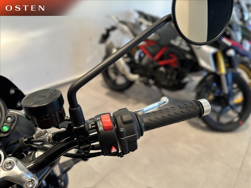 TRIUMPH-SPEED-TWIN 900
