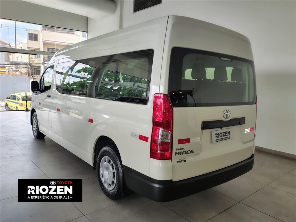 HIACE 2.8 D-4D TURBO DIESEL MINIBUS 15+1 DX AUTOMÁTICO2