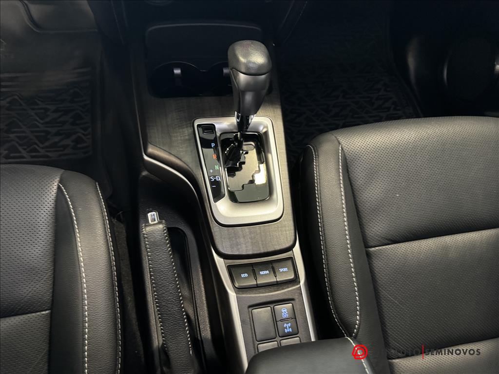 Toyota-HILUX SW4-2.8 D-4D TURBO DIESEL SRX 7L 4X4 AUTOMÁTICO