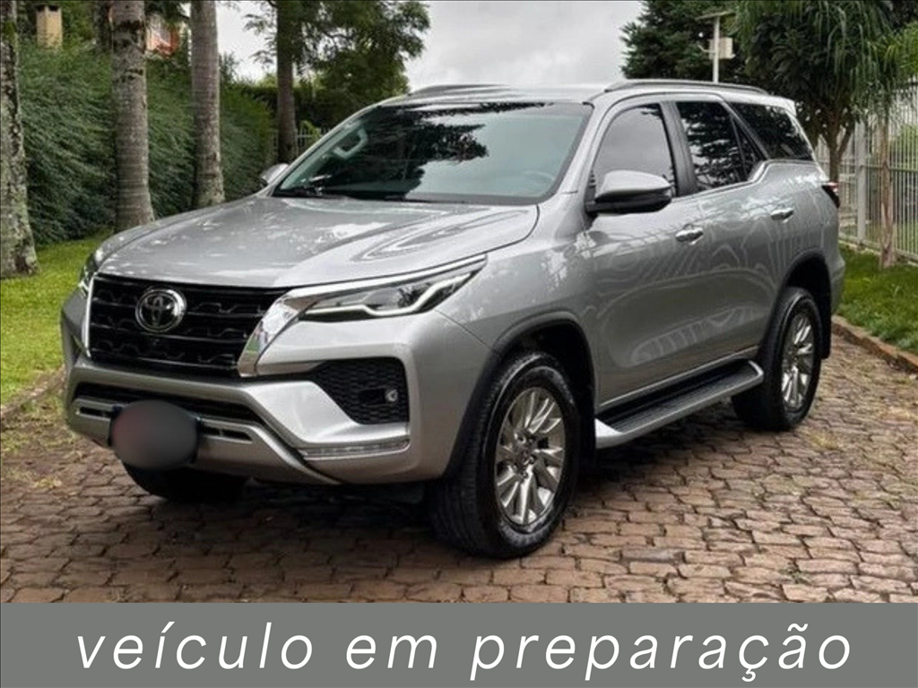 HILUX SW4 2.8 D-4D TURBO DIESEL SRX 4X4 AUTOMÁTICO0