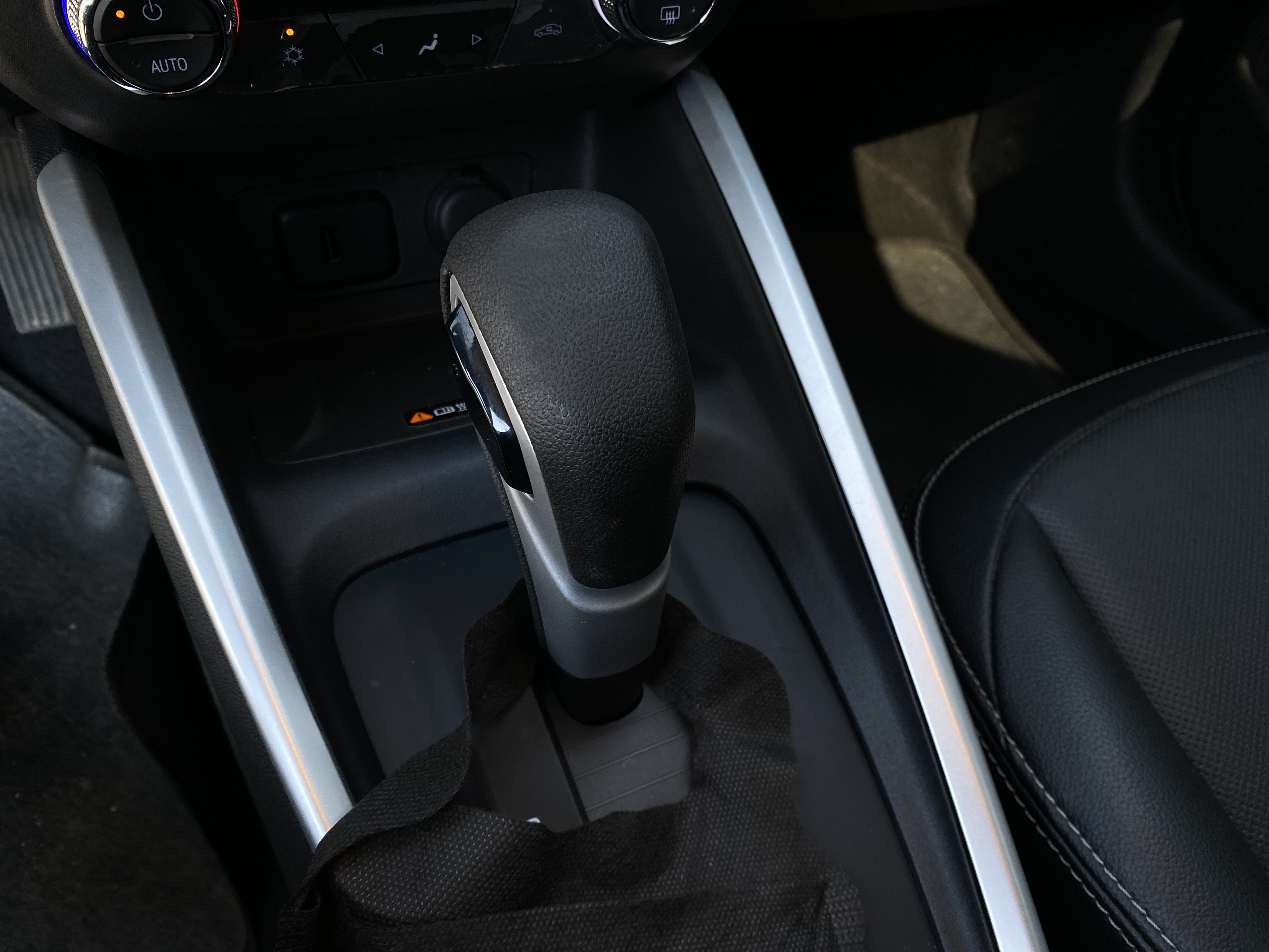 ONIX 1.0 TURBO FLEX PREMIER AUTOMÁTICO10
